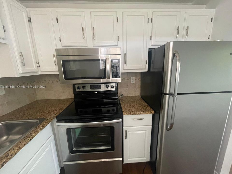 For Sale: $150,000 (1 beds, 2 baths, 747 Square Feet)