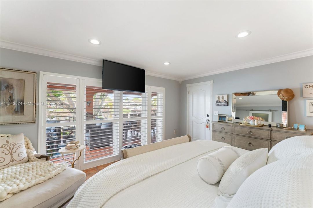 Recently Sold: $755,000 (4 beds, 3 baths, 2016 Square Feet)