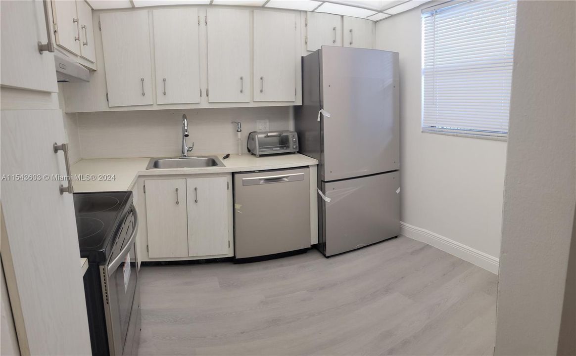 Active With Contract: $88,995 (1 beds, 1 baths, 720 Square Feet)
