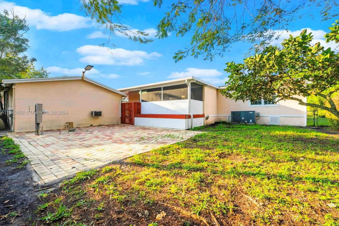 For Sale: $359,000 (3 beds, 2 baths, 1430 Square Feet)
