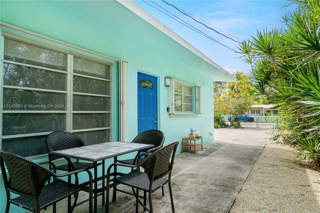 Active With Contract: $599,000 (1 beds, 1 baths, 750 Square Feet)