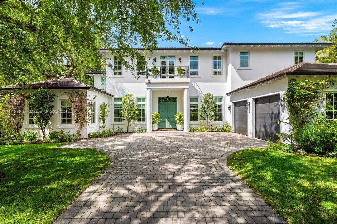 Recently Sold: $5,895,000 (6 beds, 7 baths, 6112 Square Feet)