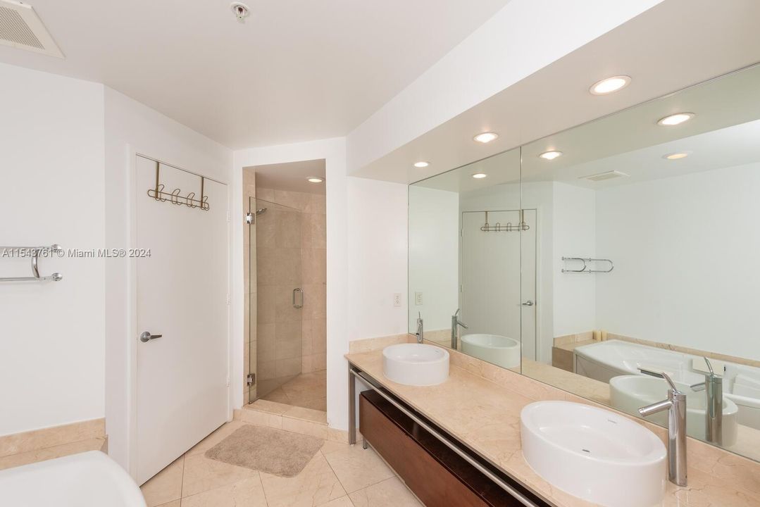 For Sale: $1,294,700 (2 beds, 2 baths, 1342 Square Feet)