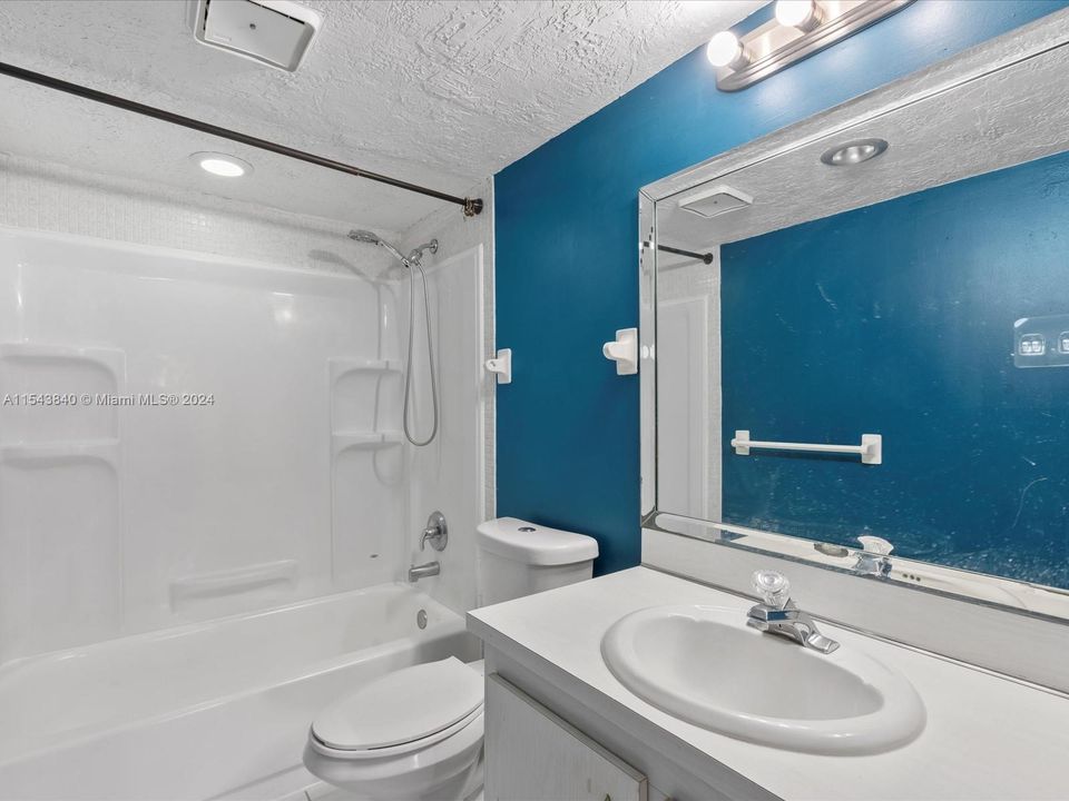 最近租的: $1,250 (1 贝兹, 1 浴室, 783 平方英尺)