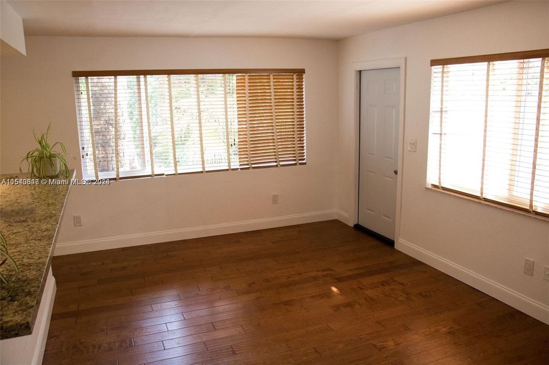 For Sale: $650,000 (1 beds, 1 baths, 680 Square Feet)