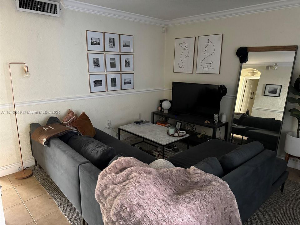 Active With Contract: $2,300 (2 beds, 1 baths, 664 Square Feet)