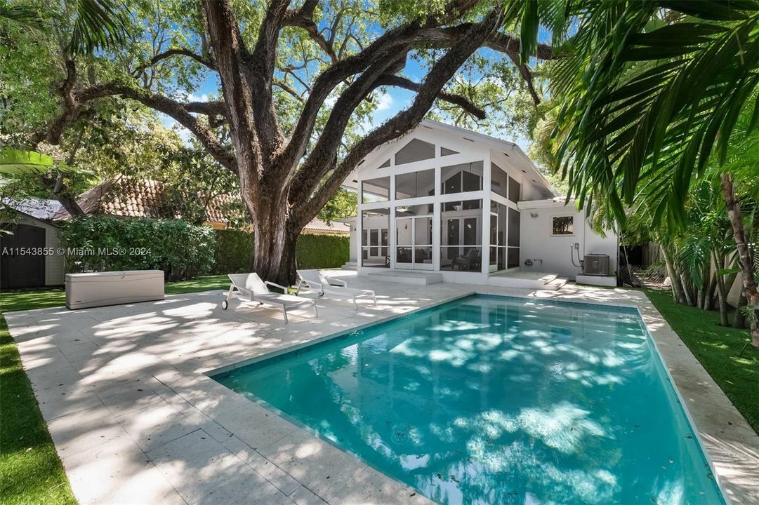 Recently Sold: $2,749,000 (4 beds, 3 baths, 2445 Square Feet)