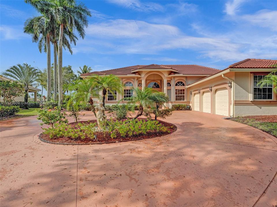 For Sale: $1,358,800 (5 beds, 5 baths, 4002 Square Feet)