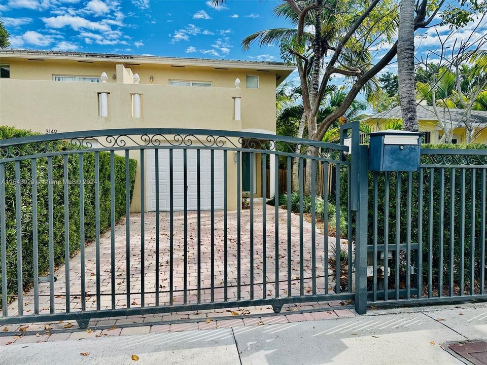 EXTERIOR FRONT GATED