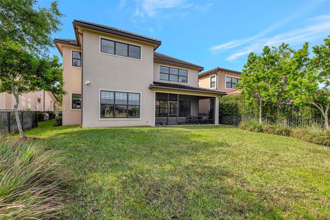 Недавно продано: $1,250,000 (4 спален, 3 ванн, 3806 Квадратных фут)