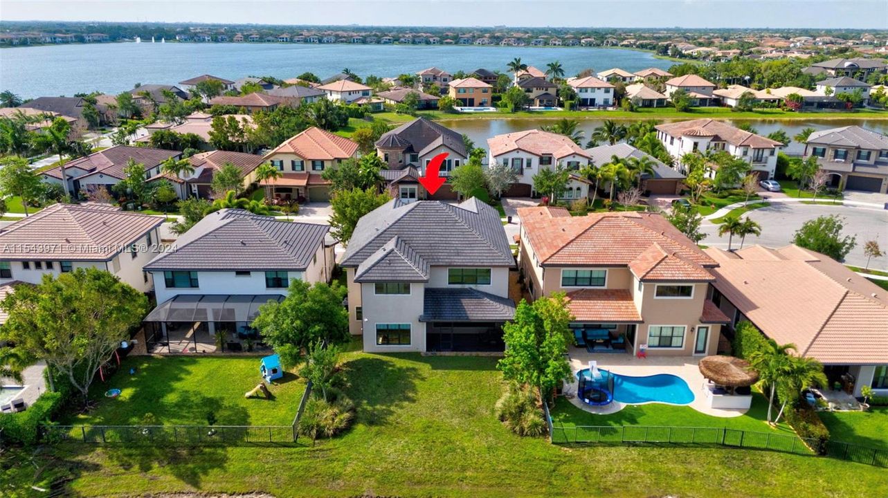 Недавно продано: $1,250,000 (4 спален, 3 ванн, 3806 Квадратных фут)