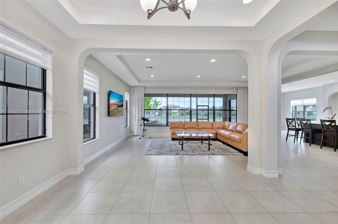 Недавно продано: $1,250,000 (4 спален, 3 ванн, 3806 Квадратных фут)