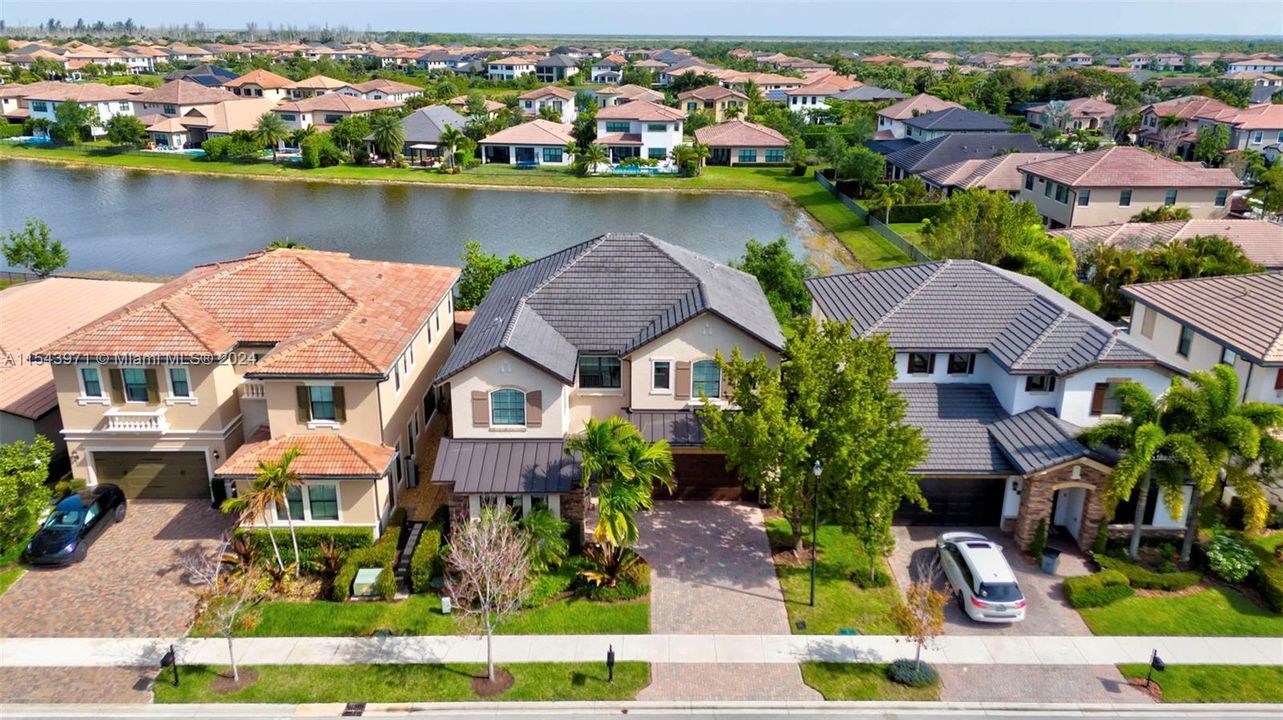 Недавно продано: $1,250,000 (4 спален, 3 ванн, 3806 Квадратных фут)