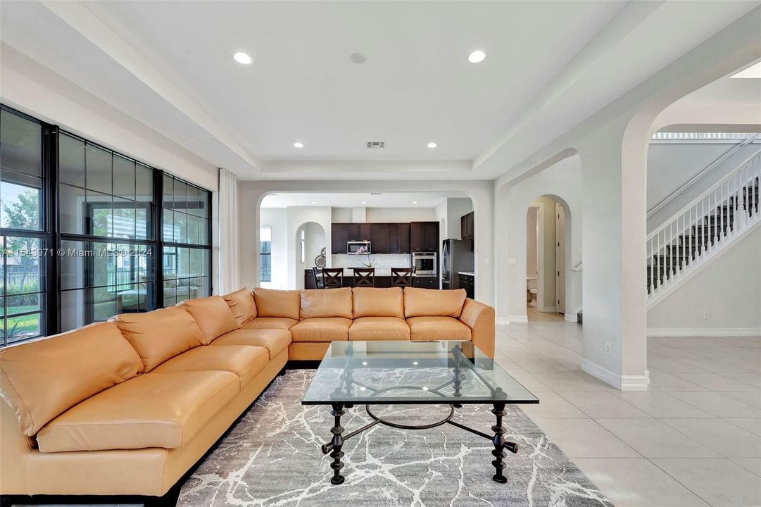 Недавно продано: $1,250,000 (4 спален, 3 ванн, 3806 Квадратных фут)