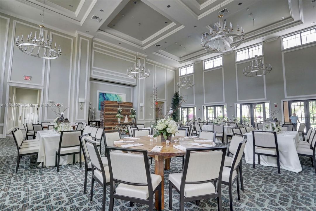 Недавно продано: $1,250,000 (4 спален, 3 ванн, 3806 Квадратных фут)