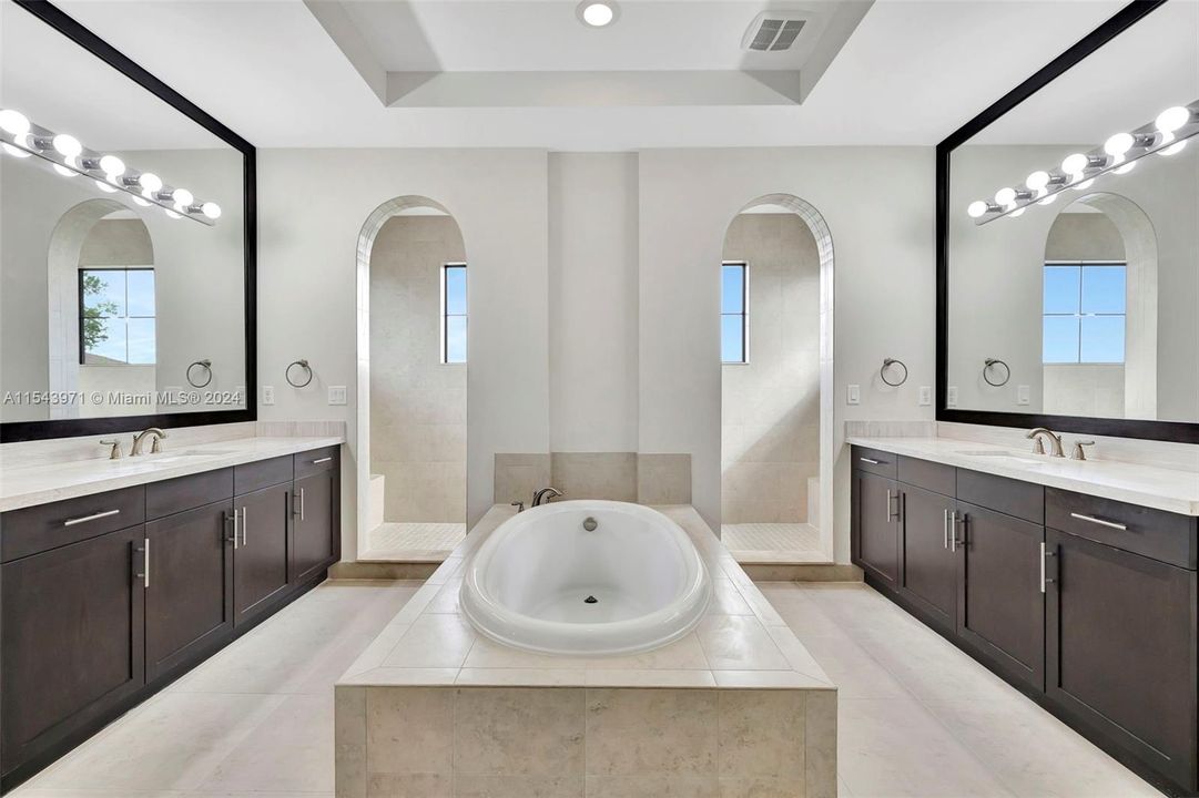 Недавно продано: $1,250,000 (4 спален, 3 ванн, 3806 Квадратных фут)