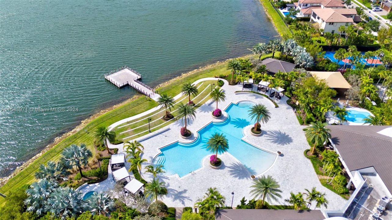 Недавно продано: $1,250,000 (4 спален, 3 ванн, 3806 Квадратных фут)