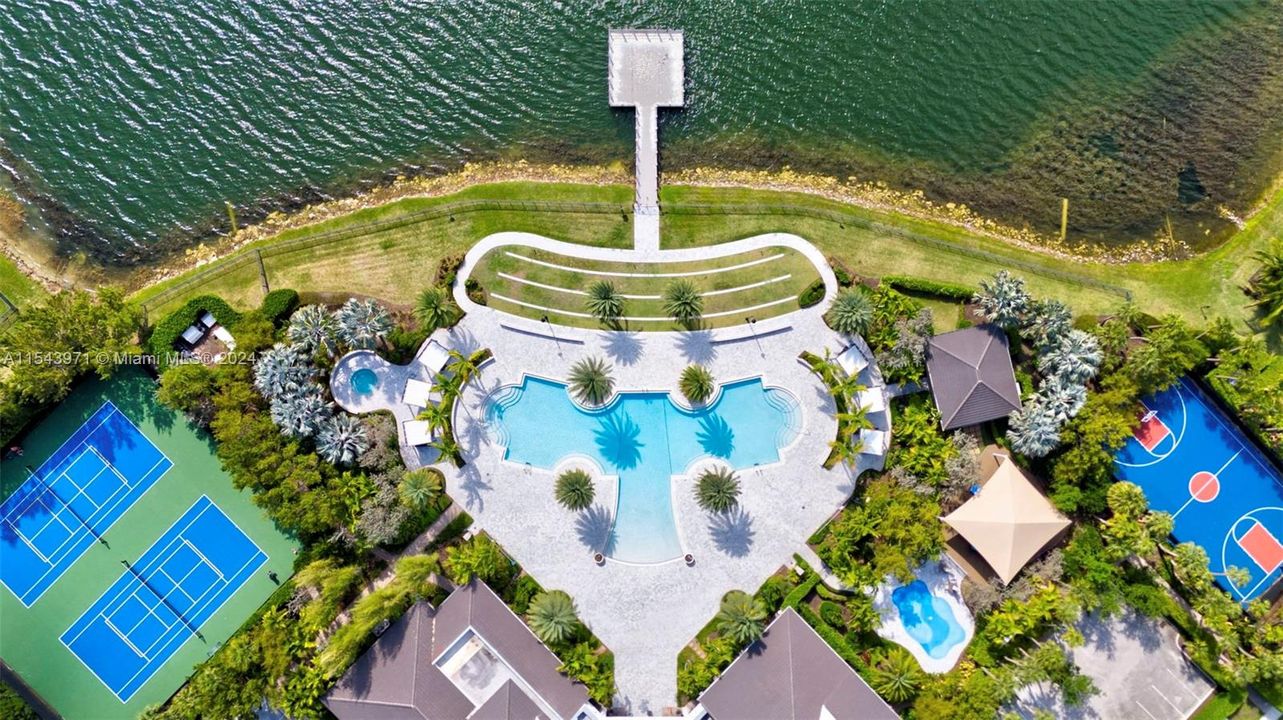 Недавно продано: $1,250,000 (4 спален, 3 ванн, 3806 Квадратных фут)