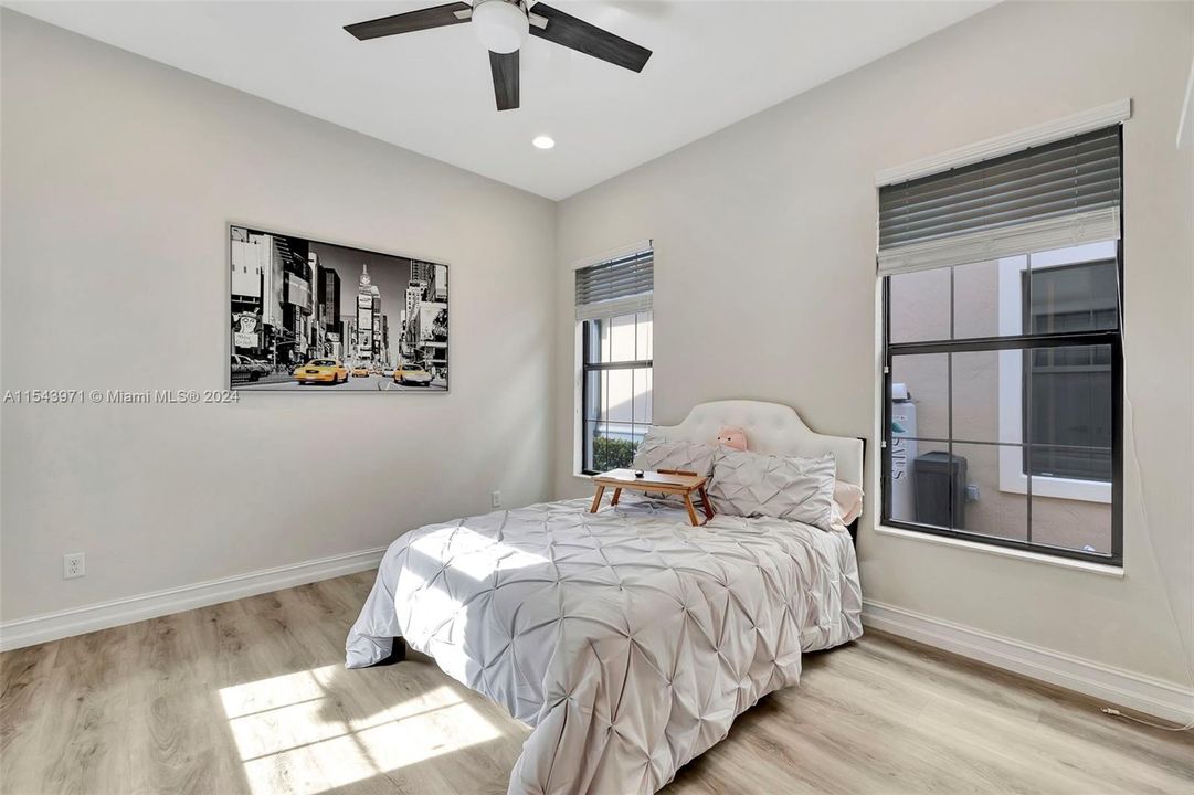 Недавно продано: $1,250,000 (4 спален, 3 ванн, 3806 Квадратных фут)