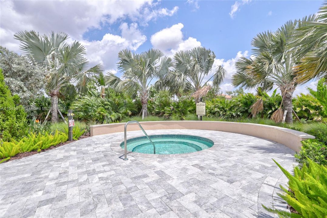 Недавно продано: $1,250,000 (4 спален, 3 ванн, 3806 Квадратных фут)