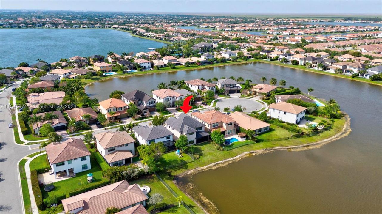 Недавно продано: $1,250,000 (4 спален, 3 ванн, 3806 Квадратных фут)