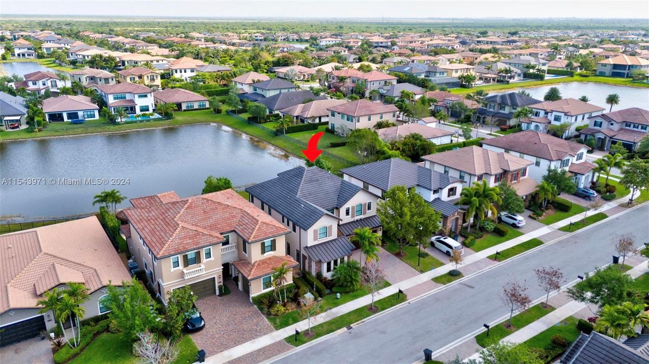 Недавно продано: $1,250,000 (4 спален, 3 ванн, 3806 Квадратных фут)