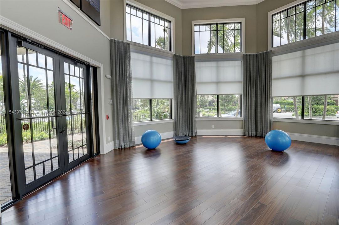 Недавно продано: $1,250,000 (4 спален, 3 ванн, 3806 Квадратных фут)