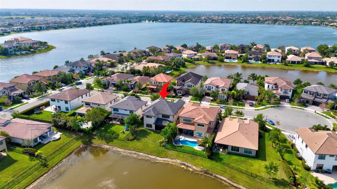 Недавно продано: $1,250,000 (4 спален, 3 ванн, 3806 Квадратных фут)