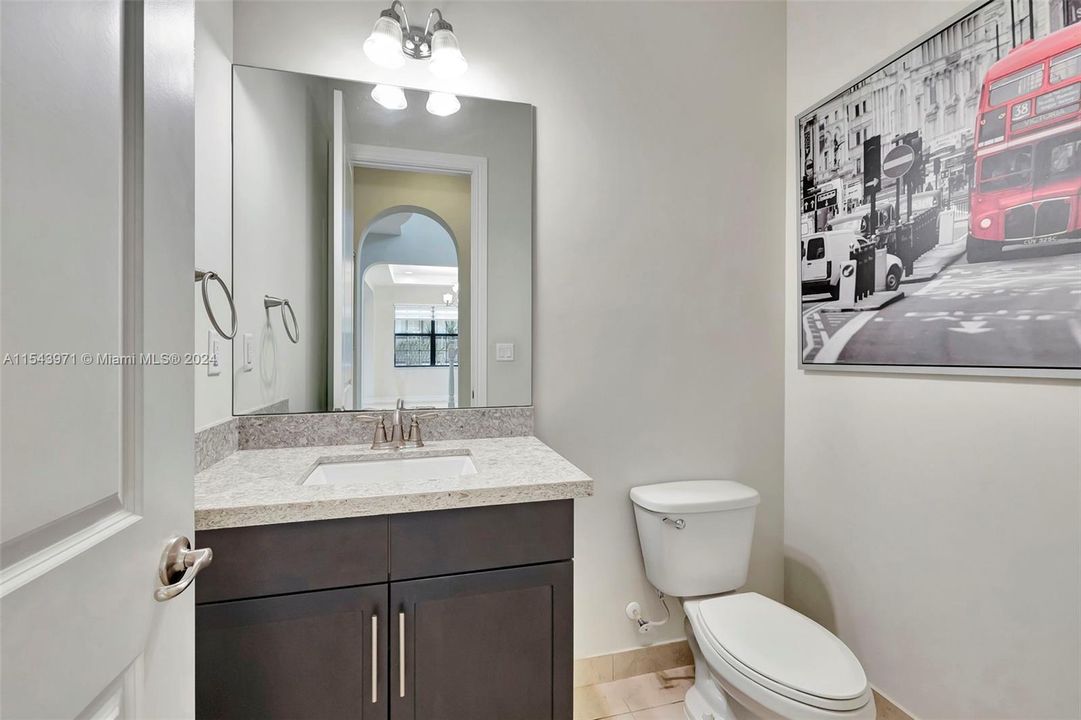 Недавно продано: $1,250,000 (4 спален, 3 ванн, 3806 Квадратных фут)