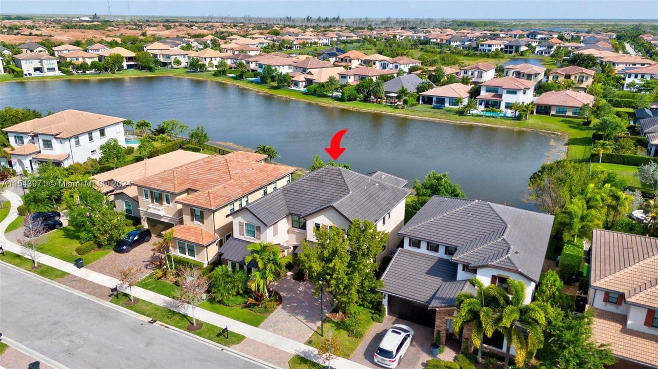 Недавно продано: $1,250,000 (4 спален, 3 ванн, 3806 Квадратных фут)