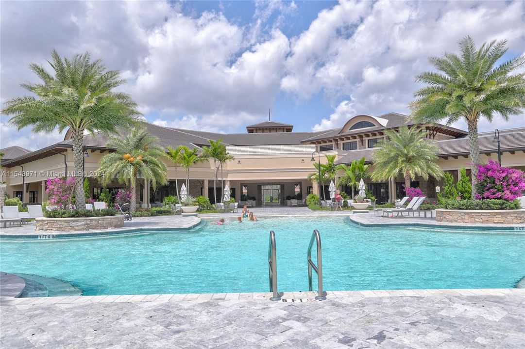 Недавно продано: $1,250,000 (4 спален, 3 ванн, 3806 Квадратных фут)