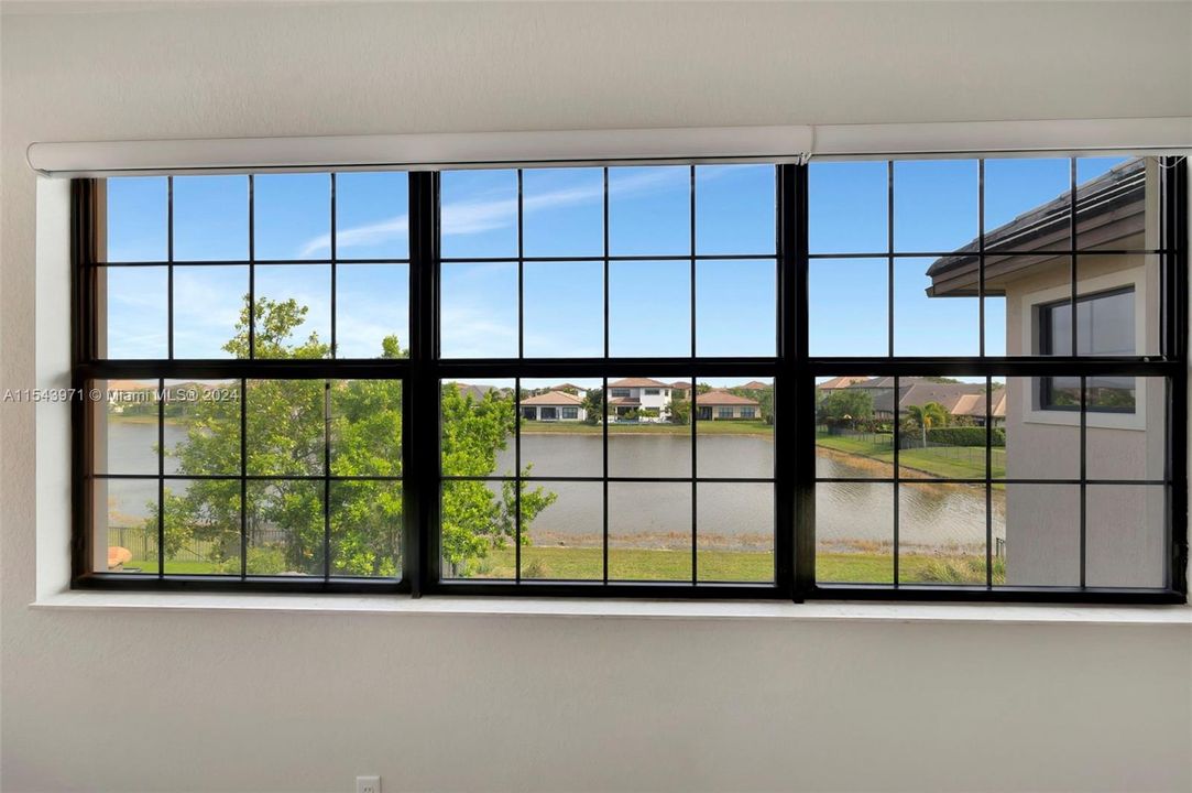 Недавно продано: $1,250,000 (4 спален, 3 ванн, 3806 Квадратных фут)