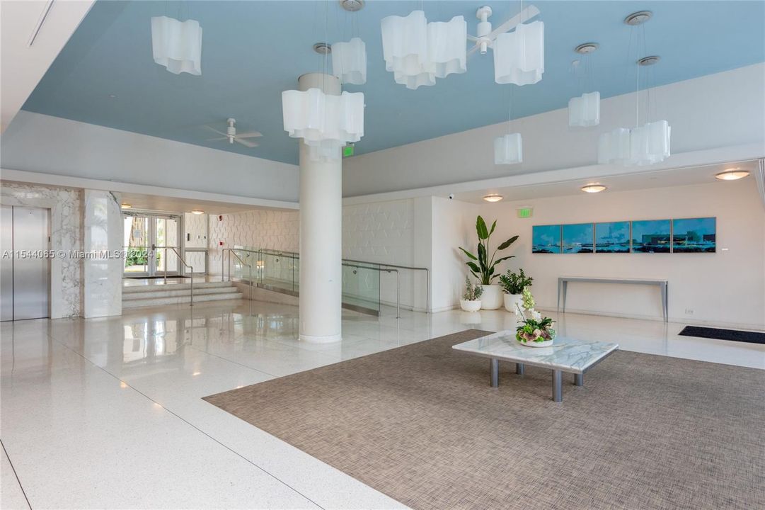 Recently Sold: $1,245,000 (2 beds, 2 baths, 1287 Square Feet)