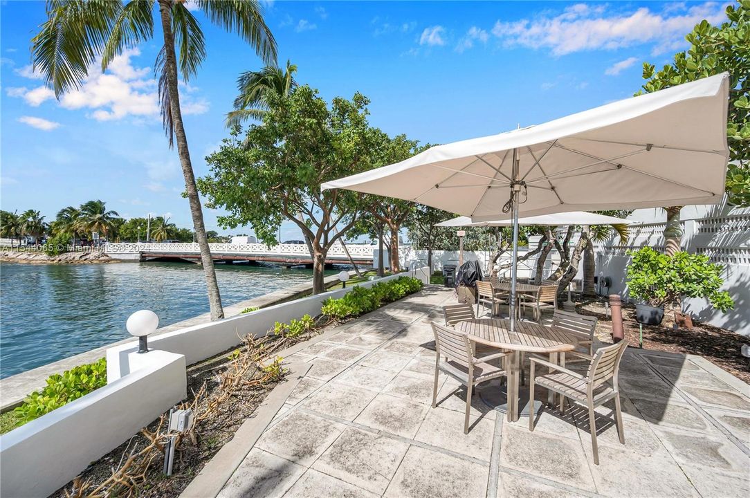 Active With Contract: $1,245,000 (2 beds, 2 baths, 1287 Square Feet)