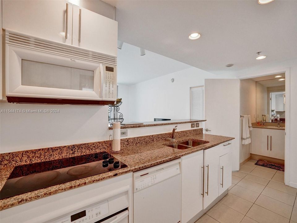 For Sale: $355,000 (0 beds, 1 baths, 507 Square Feet)