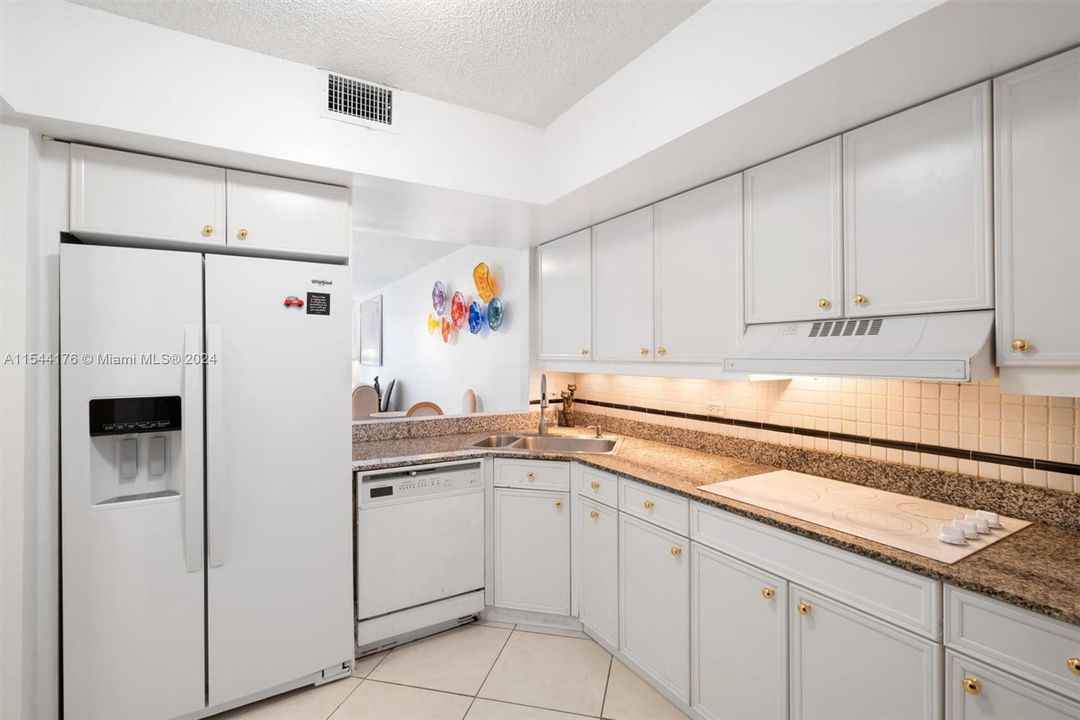 For Sale: $525,000 (1 beds, 1 baths, 1150 Square Feet)