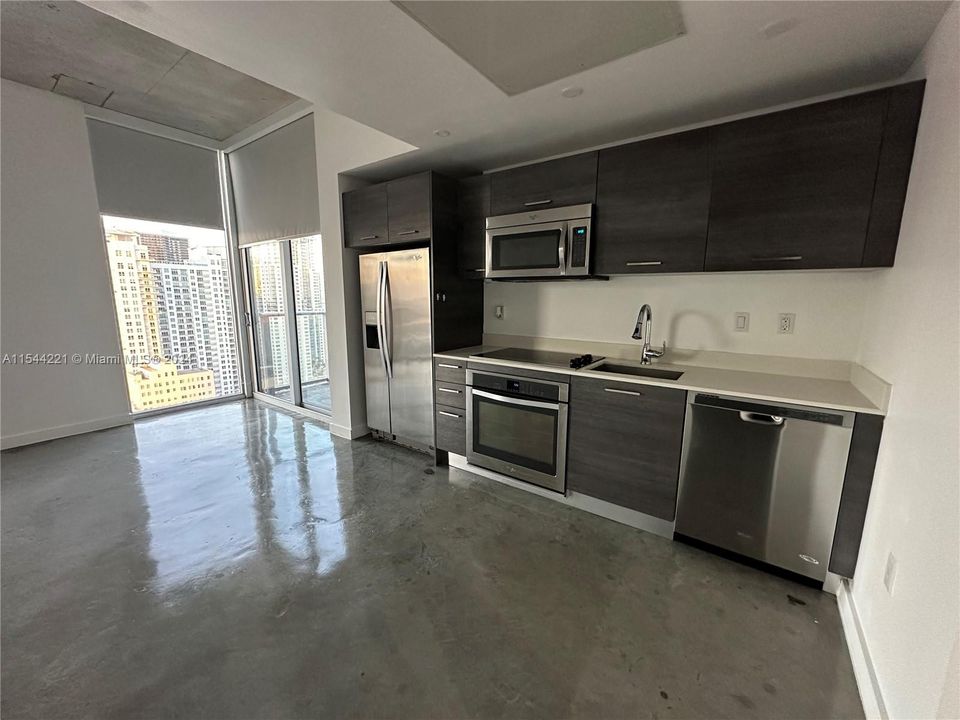 Active With Contract: $345,000 (1 beds, 1 baths, 446 Square Feet)
