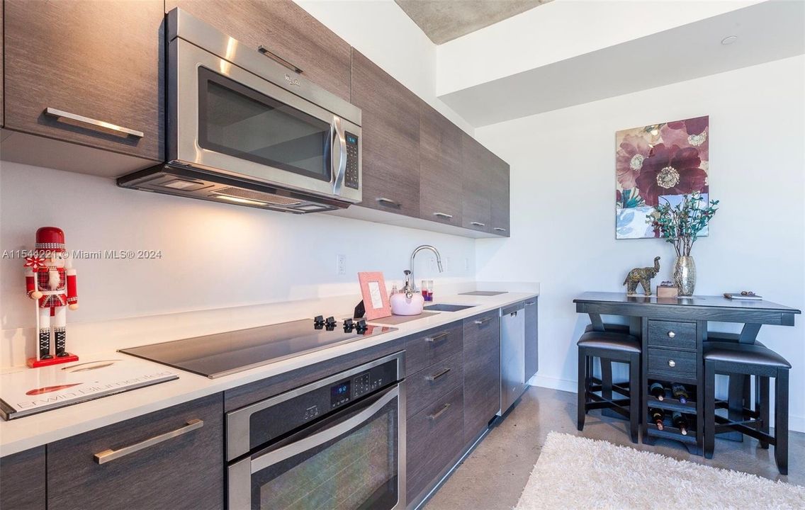 For Sale: $345,000 (1 beds, 1 baths, 446 Square Feet)