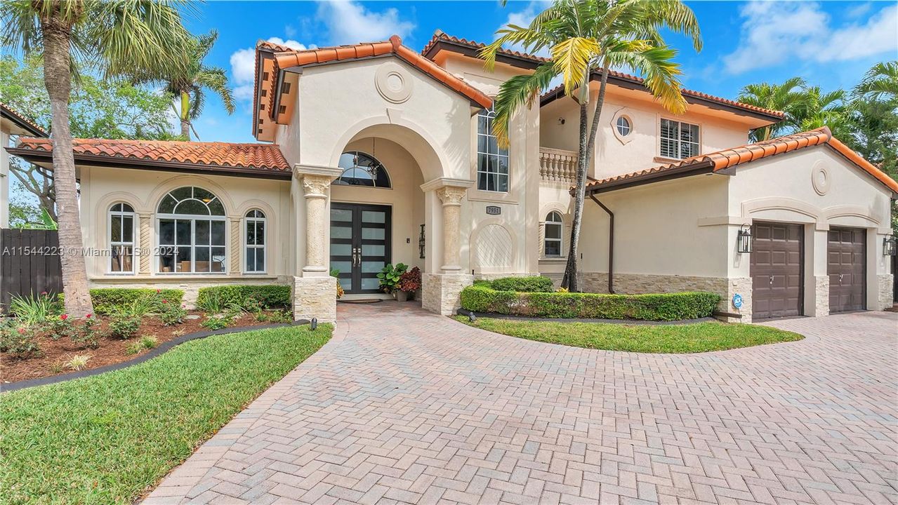 Recently Sold: $1,275,000 (5 beds, 4 baths, 2889 Square Feet)