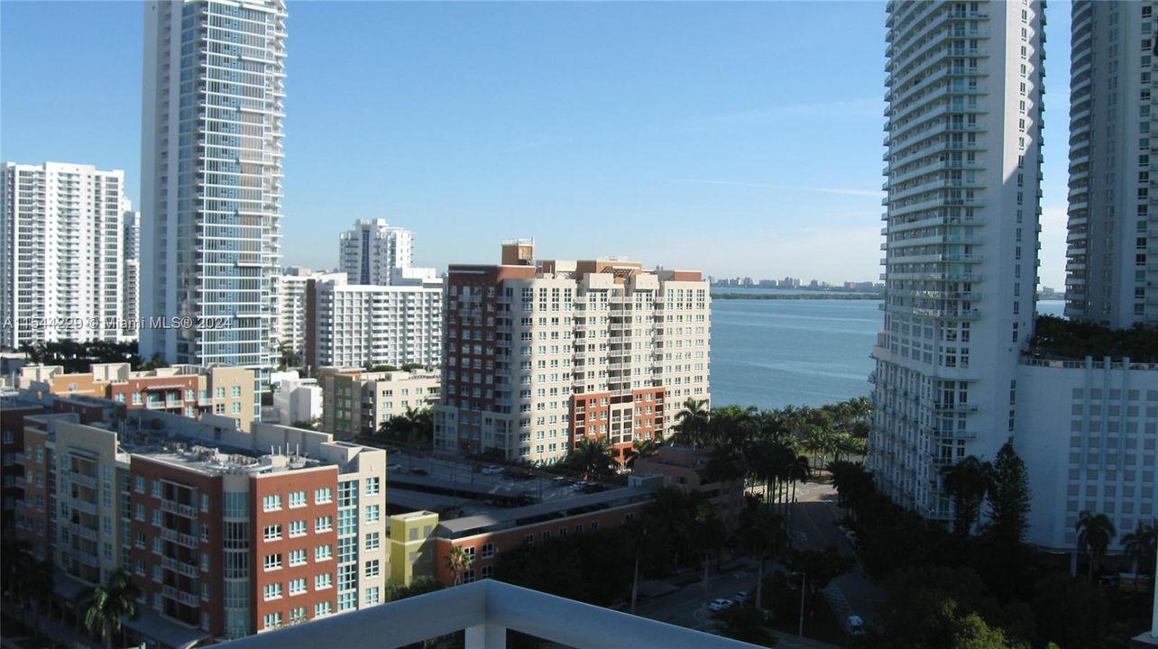For Sale: $470,000 (2 beds, 2 baths, 1087 Square Feet)