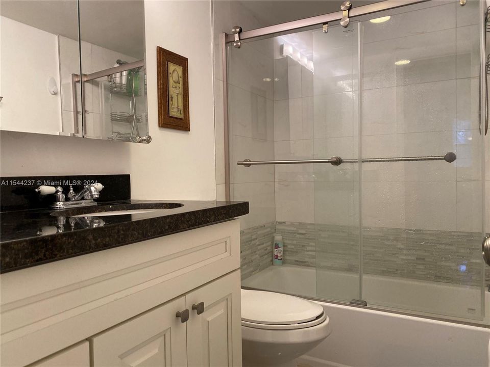For Sale: $265,533 (1 beds, 2 baths, 1066 Square Feet)
