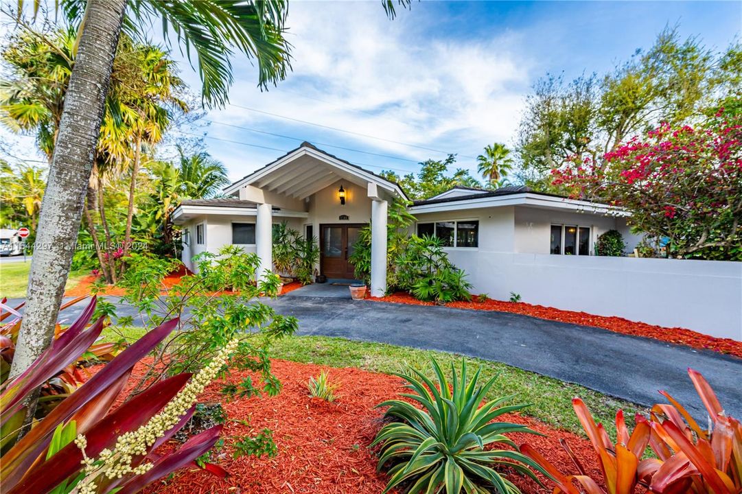 Recently Sold: $1,850,000 (4 beds, 3 baths, 3114 Square Feet)
