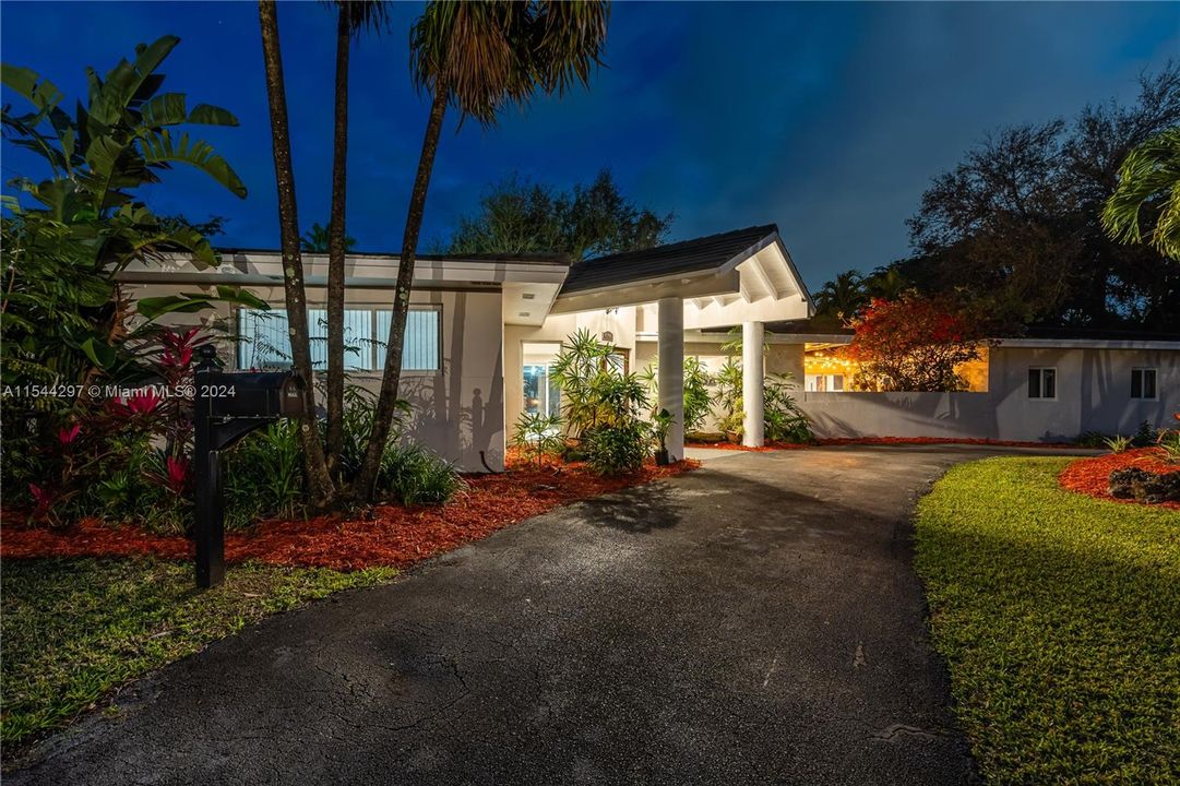 Recently Sold: $1,850,000 (4 beds, 3 baths, 3114 Square Feet)