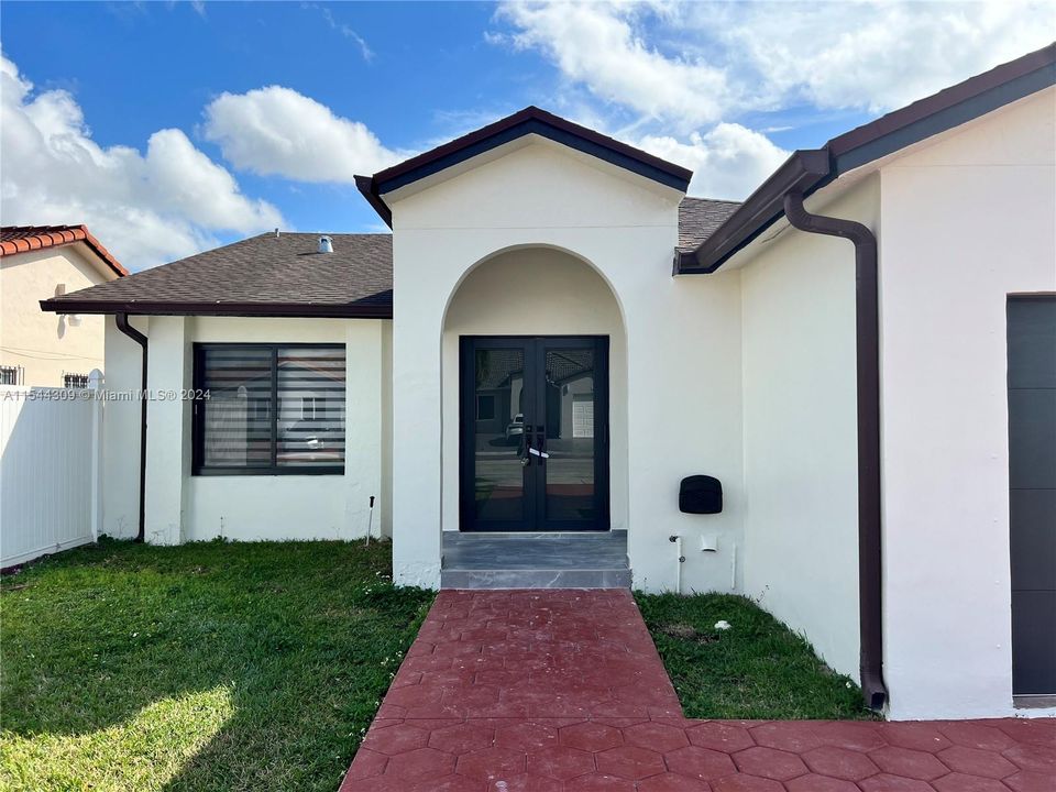 Recently Sold: $680,000 (4 beds, 2 baths, 1613 Square Feet)