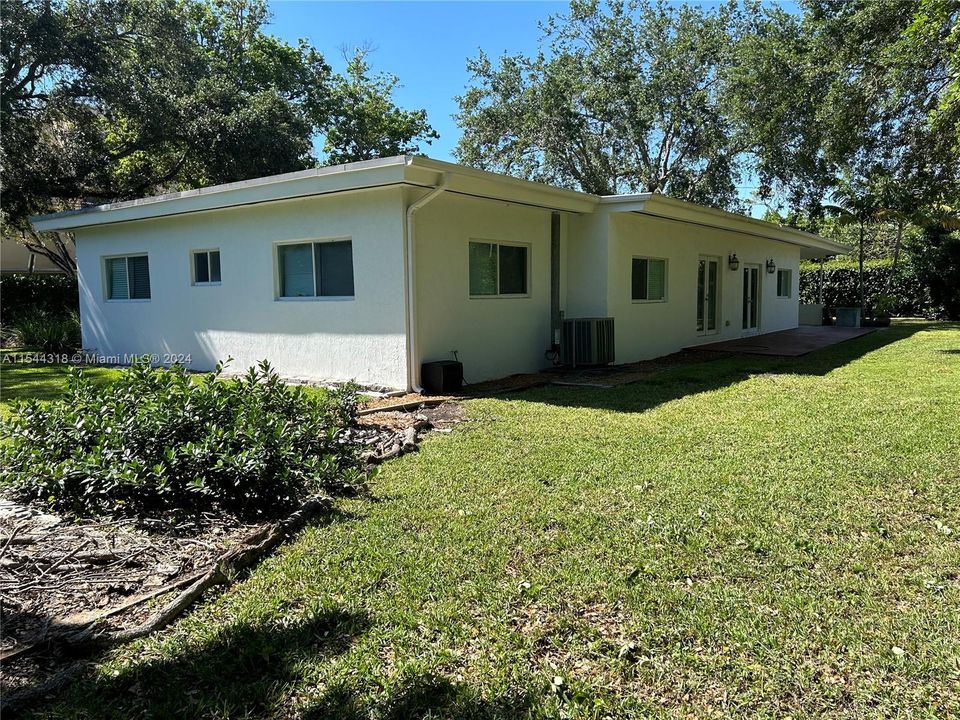 For Sale: $1,285,000 (3 beds, 2 baths, 1826 Square Feet)