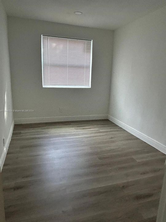 Activo con contrato: $395,000 (3 camas, 2 baños, 858 Pies cuadrados)