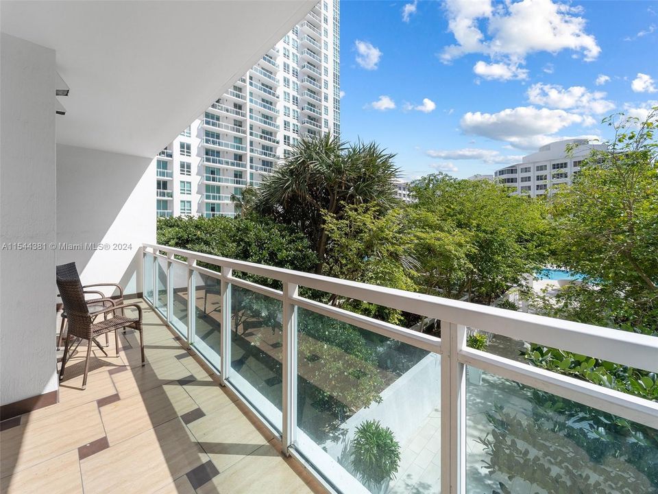 For Sale: $699,000 (2 beds, 2 baths, 1113 Square Feet)