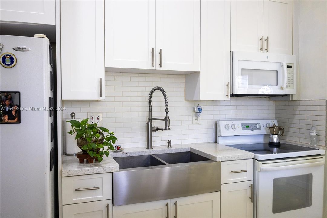 Recently Sold: $249,900 (2 beds, 2 baths, 830 Square Feet)