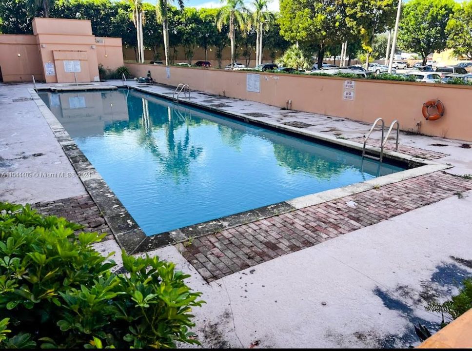 Recently Sold: $249,900 (2 beds, 2 baths, 830 Square Feet)