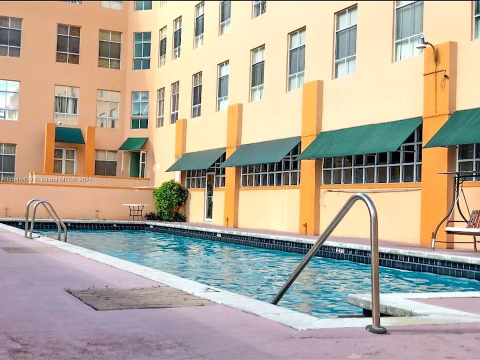 Recently Sold: $249,900 (2 beds, 2 baths, 830 Square Feet)